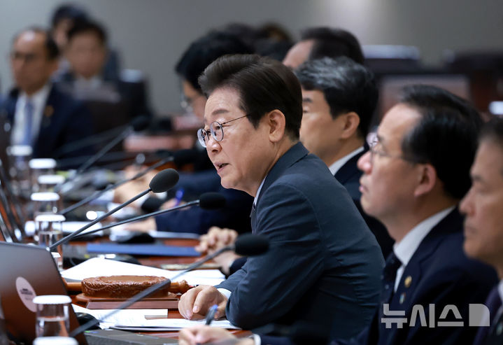 [서울=뉴시스] 고범준 기자 = 이재명 대통령이 24일 서울 용산 대통령실 청사에서 열린 국무회의에서 발언하고 있다. (대통령실통신사진기자단) 2025.06.24. bjko@newsis.com